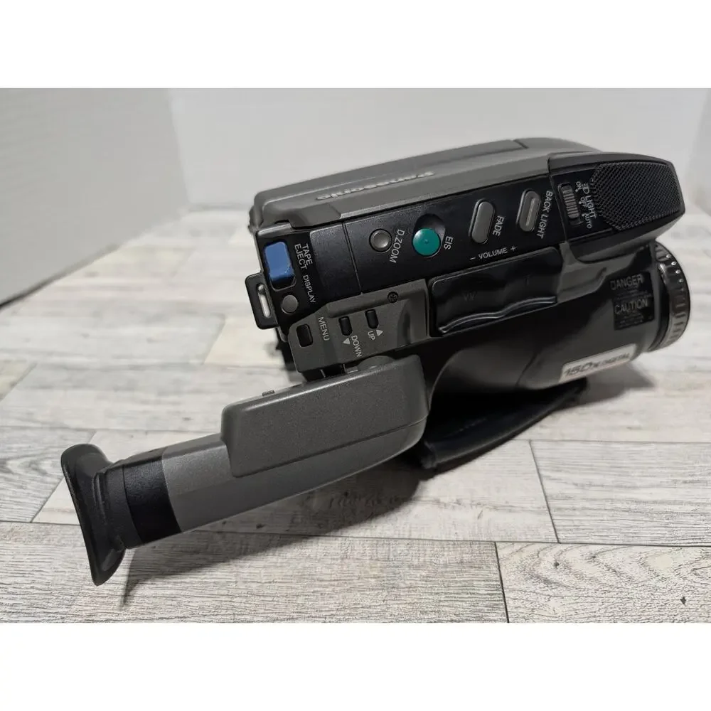 PANASONIC Palmcorder VHS-C - PV-L680D w/Case 2 Battery Manual & Charger TESTED